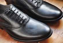 Zwarte herenschoenen